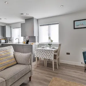 Finest Retreats - 11 Belle House Apartment Filey
